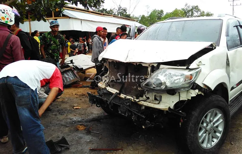 tabrakan minibus kendari