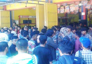 Upah Tak Sesuai UMR, PT. Columbus Kendari Didemo Karyawannya