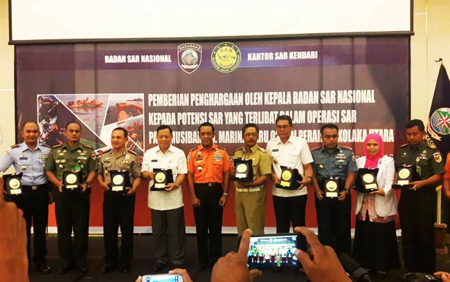 Terima Penghargaan dari Basarnas, Rusda Mahmud : Ini Bentuk Kepedulian Semua Masyarakat