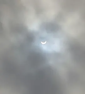 Di Konsel Gerhana Matahari Terlihat Jelas