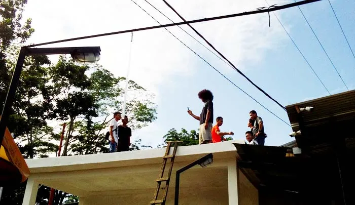 Euforia GMT, Mahasiswa di Kendari Panjati Atap Rumah Demi Saksikan Gerhana