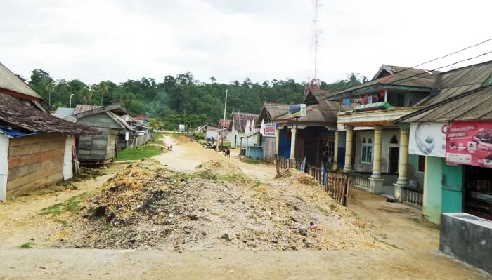 Dianggarkan Ratusan Juta, Proyek Jalan di Langara Belum Juga Rampung