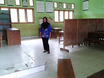 sekolaah_rusak