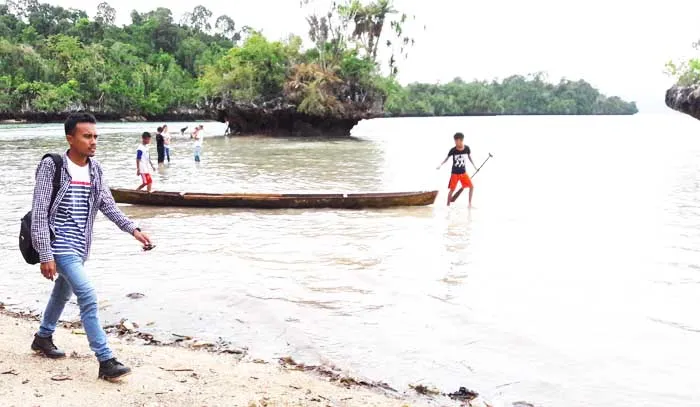 Pasir putih danau Napabale