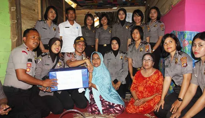 Dikunjungi Anggota Polisi, Ibu Kandung Harmawati Memilih Diam