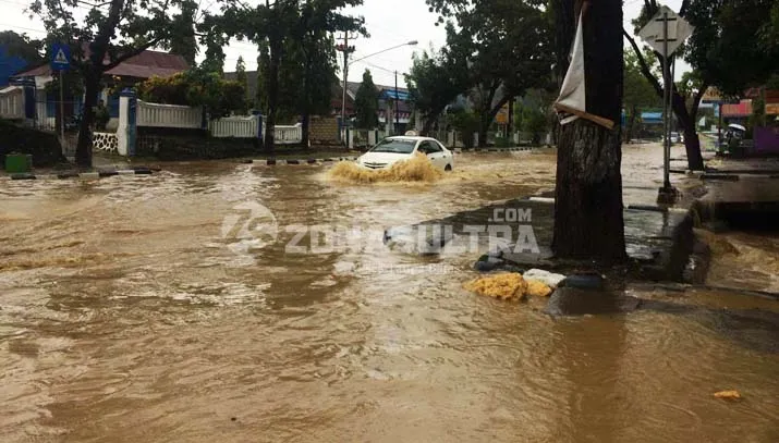 FOTO : Hujan Deras, Kendari [Masih] Banjir