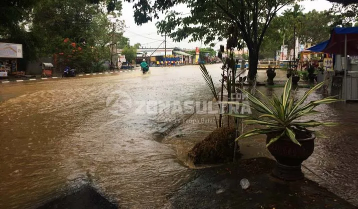 FOTO : Hujan Deras, Kendari [Masih] Banjir