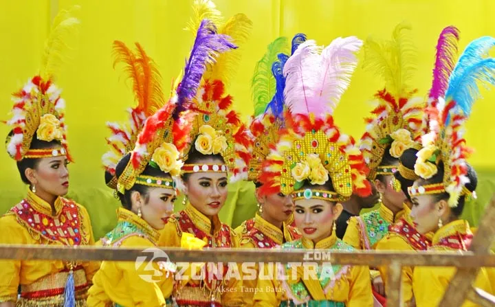 FOTO : Kegiatan Salah Satu Partai Politik Yang Melibatkan Masyarakat