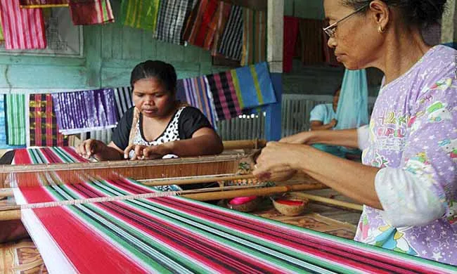 Tenun Buton (kompas.com)