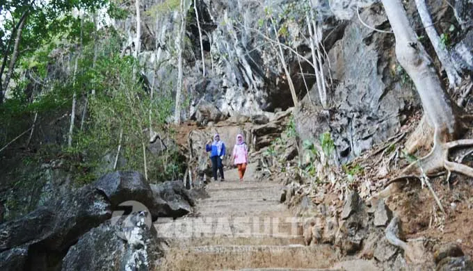 inilah-tangga-naik-utk-masuk-ke-gua-watuburi