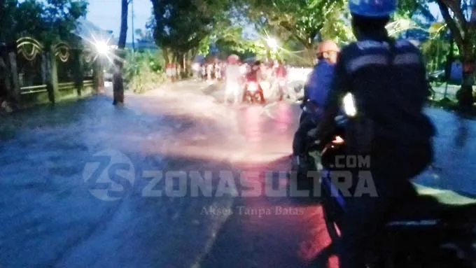 kali-huko-huko-meluap-jalur-kolaka-bombana-macet-total2