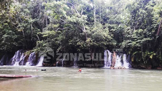 air-terjun-tetewa-kolut