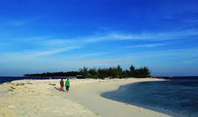 Salah satu Keindahan Pantai di Kabupaten Bombana