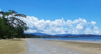 pantai_mowundo1