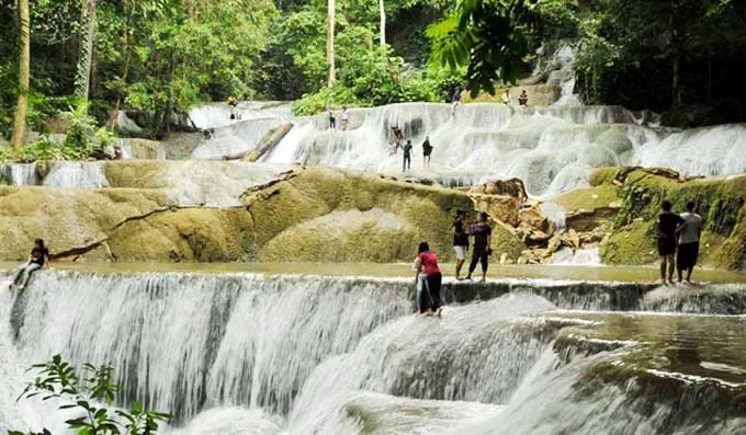 Air Terjun Moramo