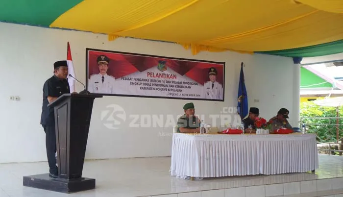 Wakil bupati konkep, Andi Muhammad Lutfi saat menyampaikan wejangan berkait tanggung jawab yang diberikan kepada para pejabat pengawas dan fungsional dirujab bupati konkep (02/11/2016) dilangara. (Arjab Karim/ZONASULTRA.COM)