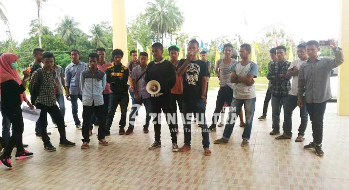 Demo KPU Kendari, Mahasiswa Tuding Daftar Pemilih Tak Realistis