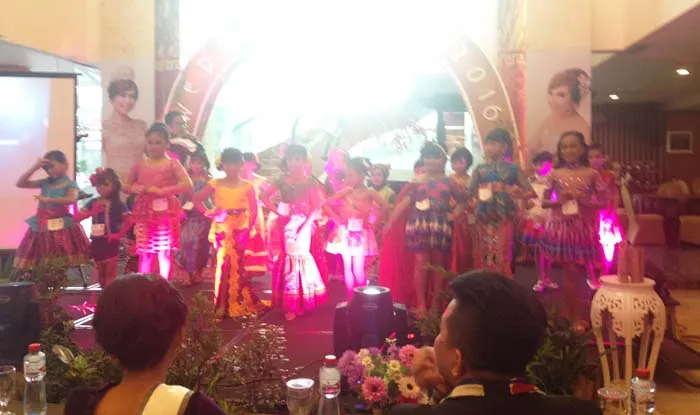 fashion show cilik tema gaun dan nasional
