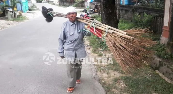Impian Wajib Naik Tanah Suci Setelah 35 Tahun Berjualan Sapu Keliling