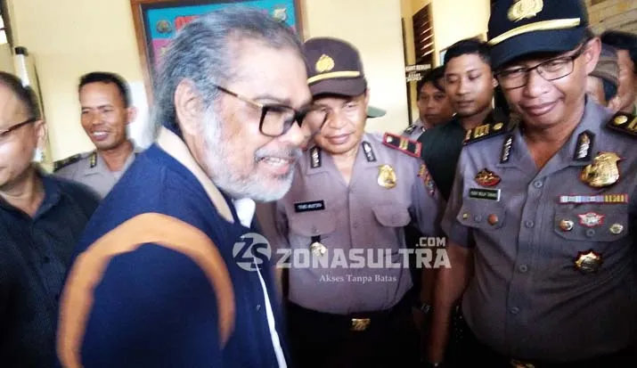 Ketua Komisi Nasional Perlindungan Anak (KPA) Aris Merdeka Sirait yang mengunjungi lokasi kejadian