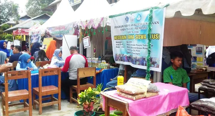 Wujudkan Siswa Berkarakter Wirausaha, SMAN 5 Kendari Gelar Bazar Kewirausahaan