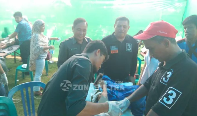 Bhakti Sosial Kesehatan Umar Arsal Hibur Anak-anak Yang Sunatan2