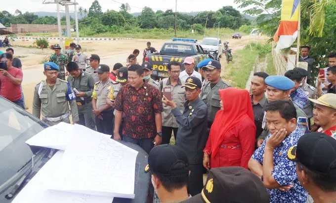 Tuntut Pembayaran Ganti Rugi Lahan, Warga Desak Bupati Konkep Mundur