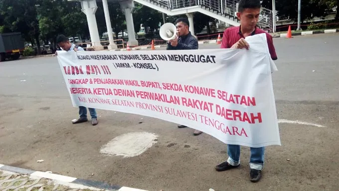 Ratusan Warga Konawe Melakukan Aksi Unjuk Rasa Didepan Gedung KPK RI