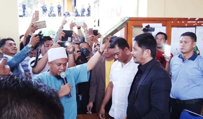 Ketua Panwaslih dan KPU Bersumpah Pakai Alquran di Hadapan Tim Rasak-Haris