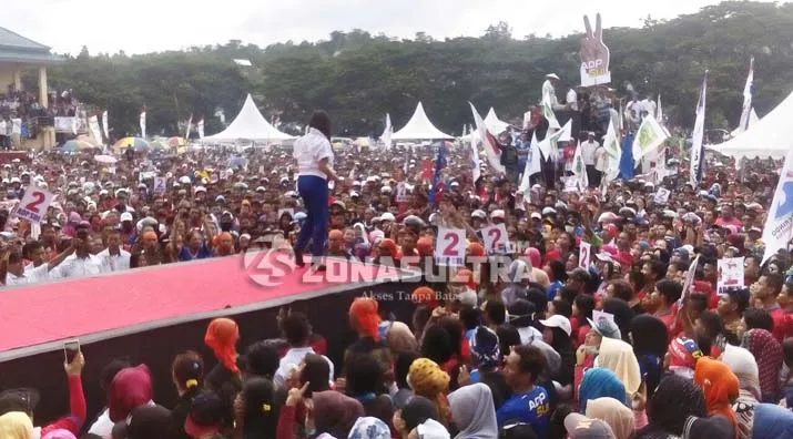 Kampanye Akbar ADP-Sul Dihantam Hujan Deras, Puluhan Ribu Massa Berhamburan