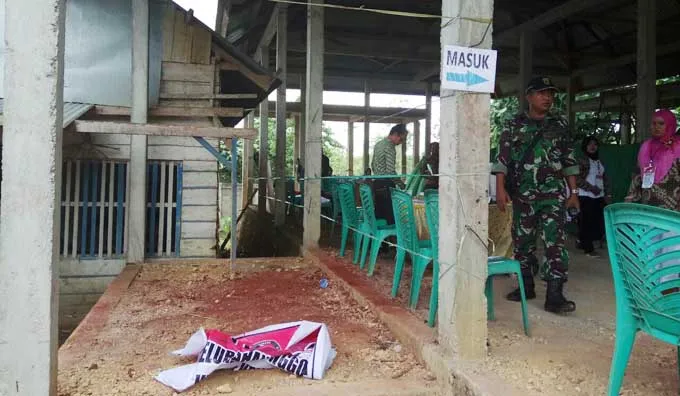 Tak Dapat Surat Panggilan, Seorang Warga Buat Ricuh di TPS 7 Kelurahan Ponggolaka