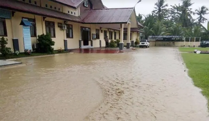Mapolres Konsel Tergenang Banjir