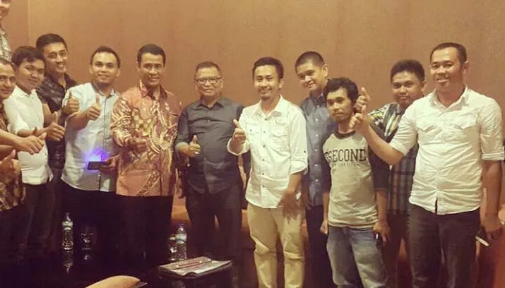 Mentan didampingi Wakil Gubernu Sulsel Agus Arifin Nu'mang bersama pengurus Gempita Sulsel dan Sultra, berpose bersama usai menggelar audiens di Hotel Grand Clarion Makassar semalam.