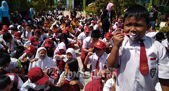 Peringati World Oral Health Day, 1.000 Siswa SD di Kendari Ikut Sikat Gigi Massal