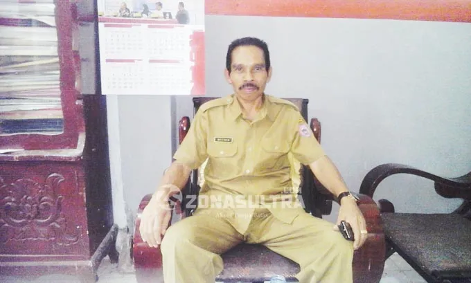 Kepala SMA Negeri 1 Kulisusus Sogiran