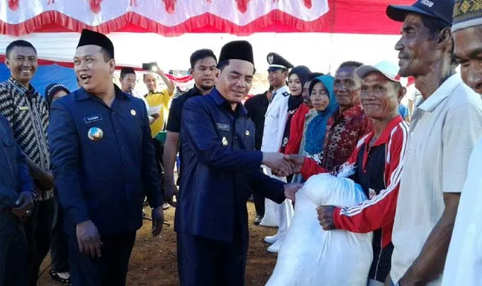 Jumat Barokah, Pemda Konut Salurkan Bantuan pada Masyarakat Kepulauan
