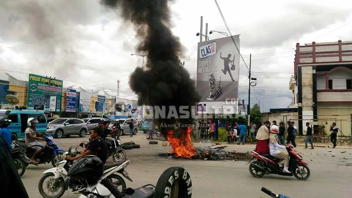 Puluhan Mahasiswa UHO Demo Protes Penertiban Lapak PKL