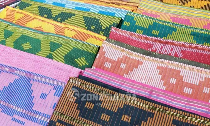 Kisah Sukses Pengusaha Tenun Khas Sultra, dari Sepeda Ontel Hingga Pameran Mancanegara