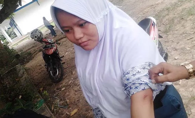 Aksi Tawuran Warnai Pertemuan Anggota DPRD Sultra dengan Guru SMA 1 Raha