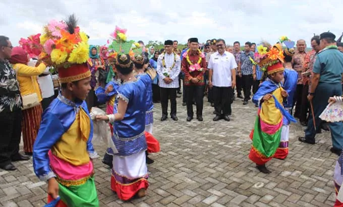 Ke Wakatobi Menteri Muhadjir Sempatkan Kunjungi Benteng Keraton Liya