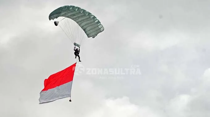 FOTO : Atraksi yang Warnai HUT Sultra ke-53