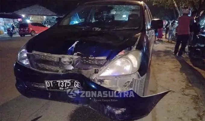 Gas-gas di Depan Polisi, Pengendara Motor Tabrak Kijang Innova