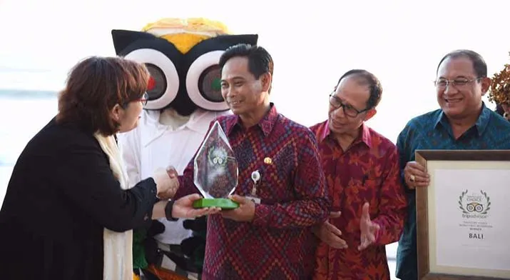 Petinggi TripAdvisor Serahkan Langsung Travellers’ Choice Award 2017 untuk Bali
