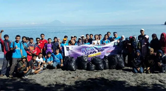 GenPI Lombok Sumbawa Gandeng Sejumlah Komunitas Gelar Aksi Beach Clean Up