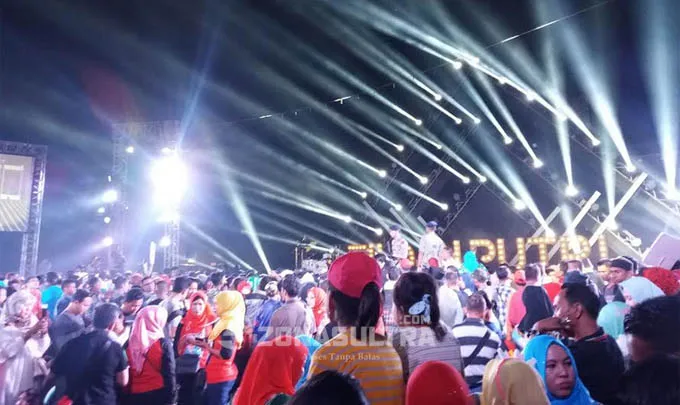 Pendukung Putri Kesal Tak Bisa Masuk Studio di Acara Grand Final D'academy 4