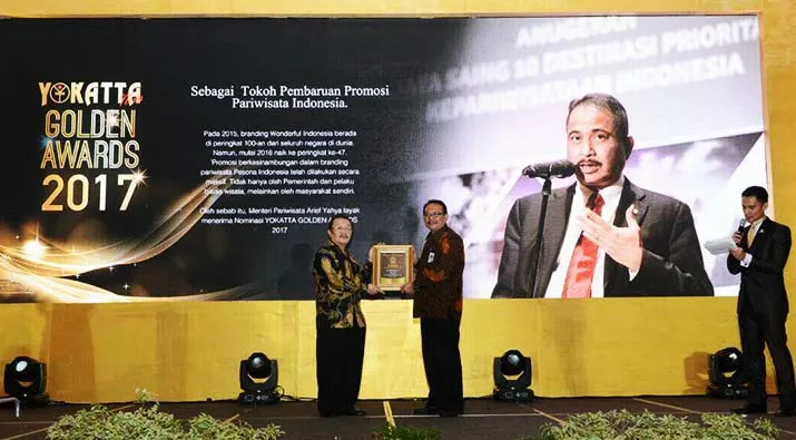 Dua Award Diborong Menpar Arief Yahya dalam Semalam