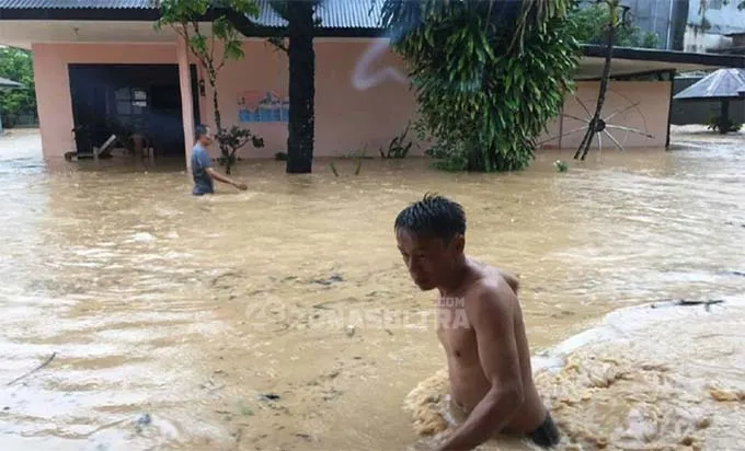 Rumah Anggota DPRD Sultra Dikepung Banjir