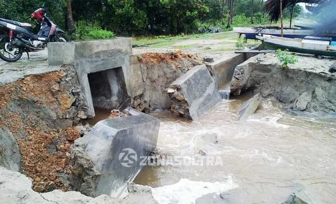 Dihantam Ombak, Satu Deker dan Drainase di Desa Tanjung Laimeo Konut Rusak Parah