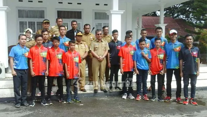 Kontingen Tenis Meja dan Lasqi Berangkat, Bupati Butur Tunggu Prestasi