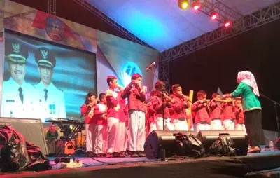 Pesta Kembang Api Meriahkan Malam Puncak HUT Konsel